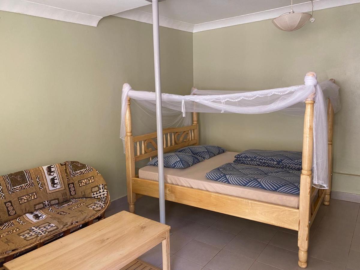 Banda Lodge Masaka ภายนอก รูปภาพ