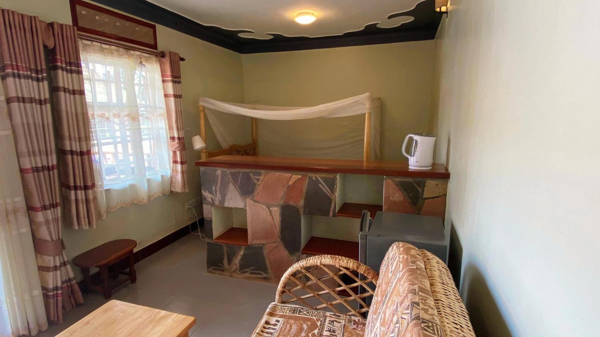 Banda Lodge Masaka ภายนอก รูปภาพ